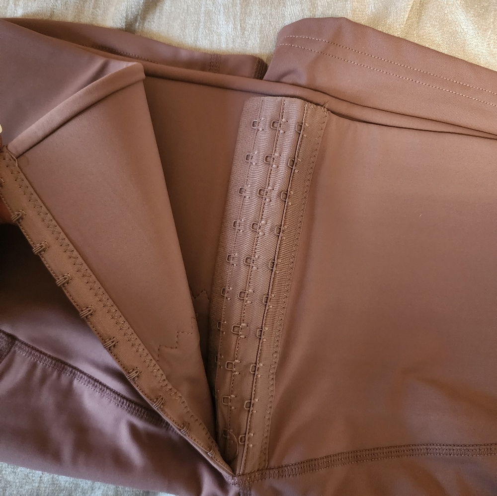 Cellphone pocket workout short Wicking pulls out sweat to keep you dry